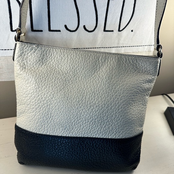 Kate Spade leather shoulder bag. - Picture 3 of 8